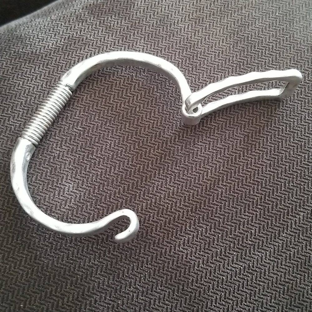 POMINA Hammered Handmad Bangle Cuff Bracelet - Picture 3 of 5